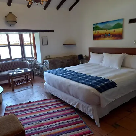 Lizzy Wasi Urubamba Hotel Exterior photo