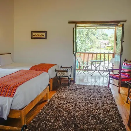 Lizzy Wasi Urubamba Hotel Exterior photo