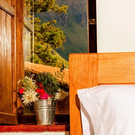 Lizzy Wasi Urubamba Hotel Exterior photo